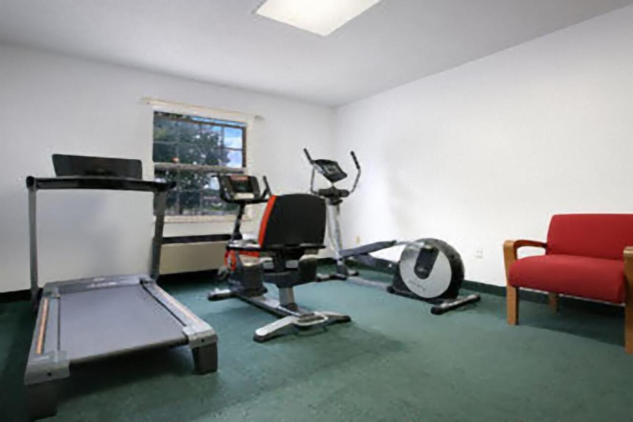 Travelodge By Wyndham Waukegan Gurnee Facilities photo