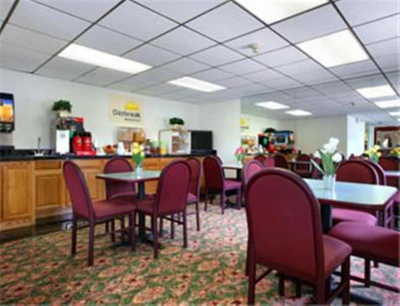 Travelodge By Wyndham Waukegan Gurnee Restaurant photo
